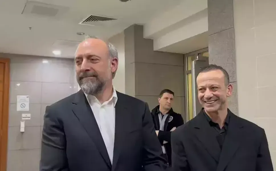İki ünlü isme hapis cezası!