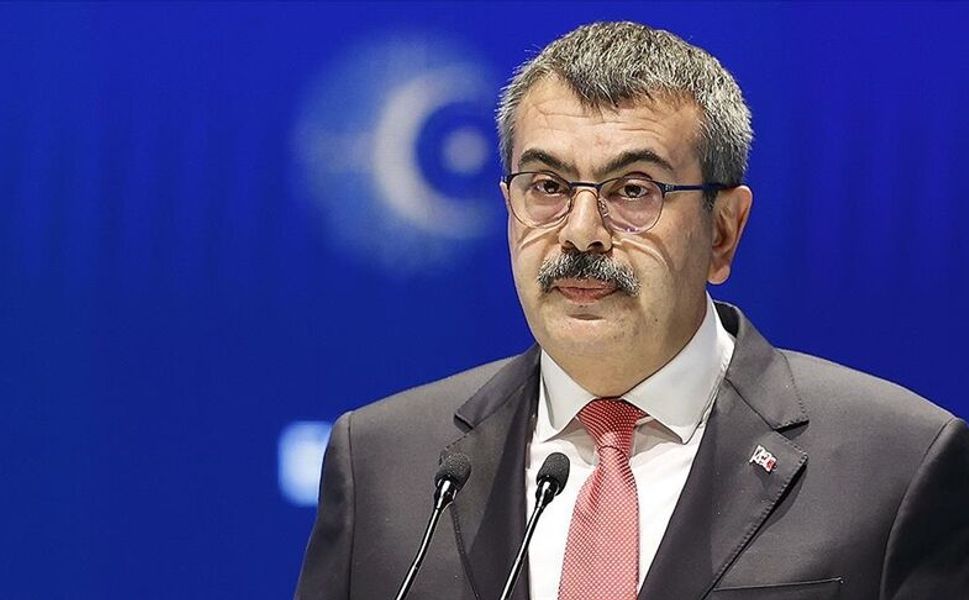 Bakan Tekin, lise öğrencilerine 'Demokrasi ve İnsan' dersi verdi