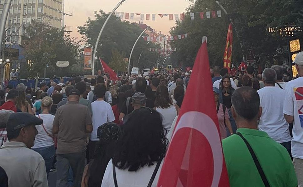 CHP’li yurttaşlar miting sonrası yürüyüşte!