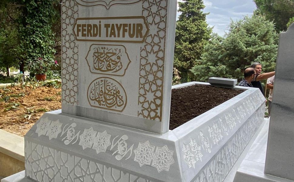 MHP Genel Başkanı Bahçeli, Ferdi Tayfur’un Kabrini Yaptırdı