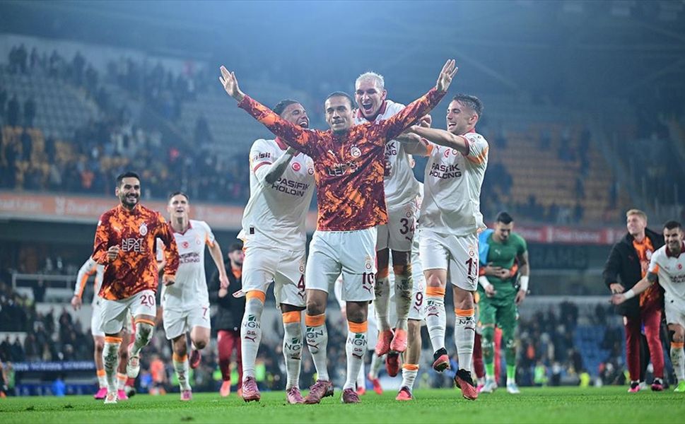 Galatasaray, deplasmanda RAMS Başakşehir’i 2-1 mağlup etti