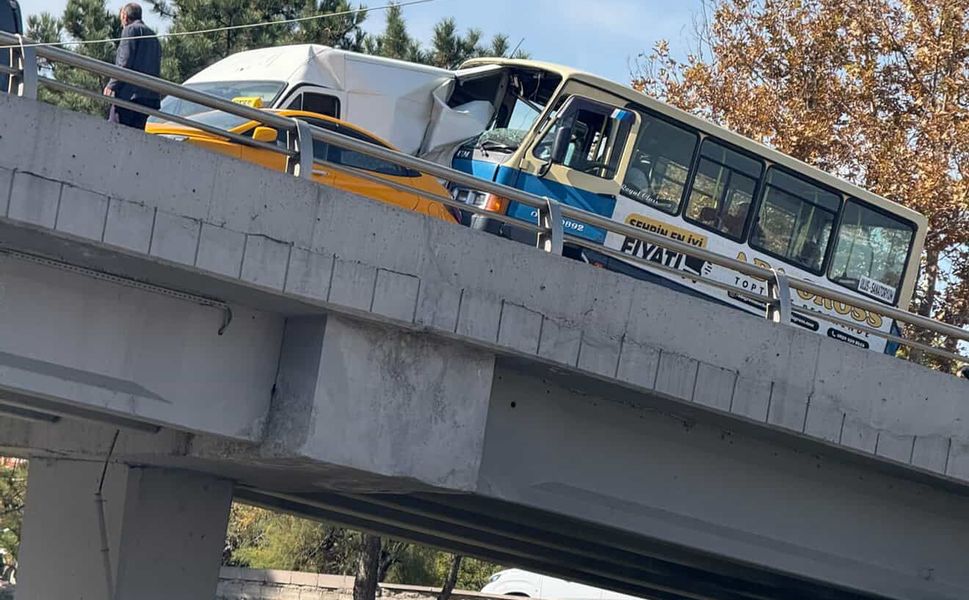 Ankara'da 6 araçlı zincirleme kaza!