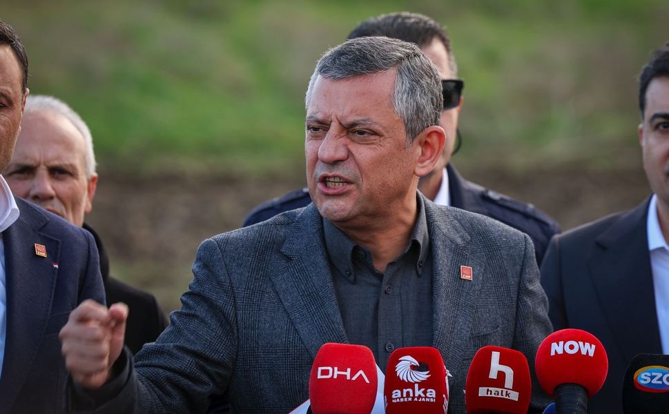 Özgür Özel Silivri Cezaevi önünde konuştu!