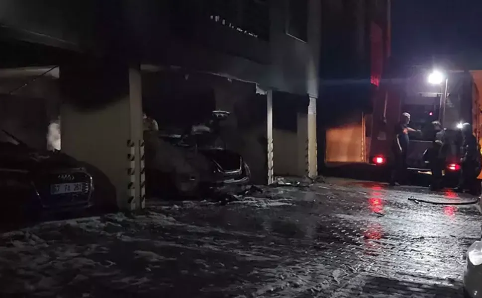 Ankara’da Muhtar ve Oğlunun Araçları Kundaklandı!