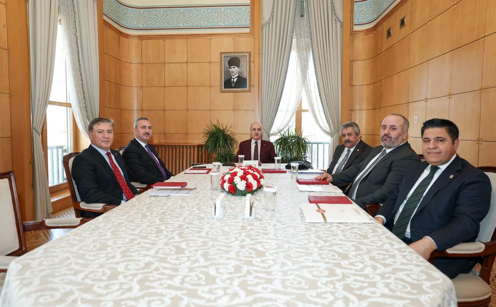 TBMM Başkanı Kurtulmuş, Komisyon Raporu Çalışmaları Kapsamında Parti Temsilcileriyle Görüştü