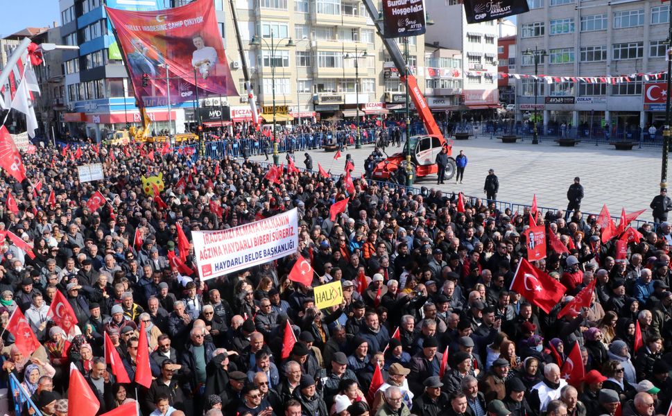 "İran'ı kurtarmak ne Trump'a ne de eli kanlı Netanyahu'ya düşmüştür"