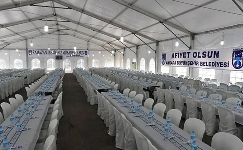 Ankara’da İlçe İlçe Ücretsiz İftar Çadırları: Ramazan’da Sofralar Birleşiyor