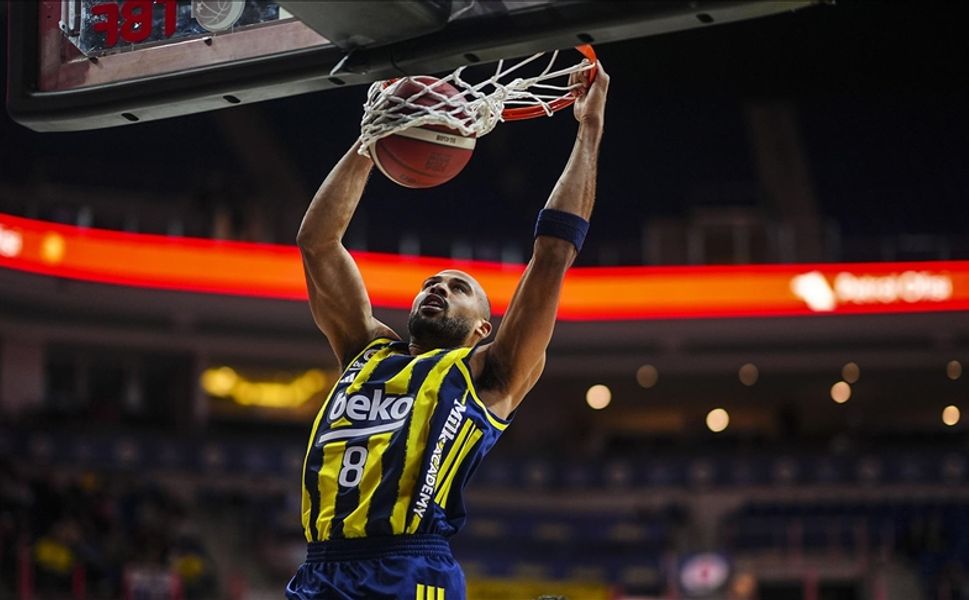 Fenerbahçe Beko, Paris’te kazandı liderliğini korudu