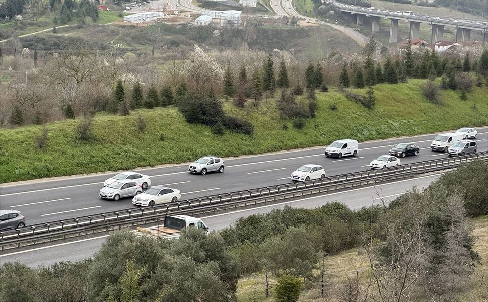 Bayram dönüşü Anadolu Otoyolu kilitlendi