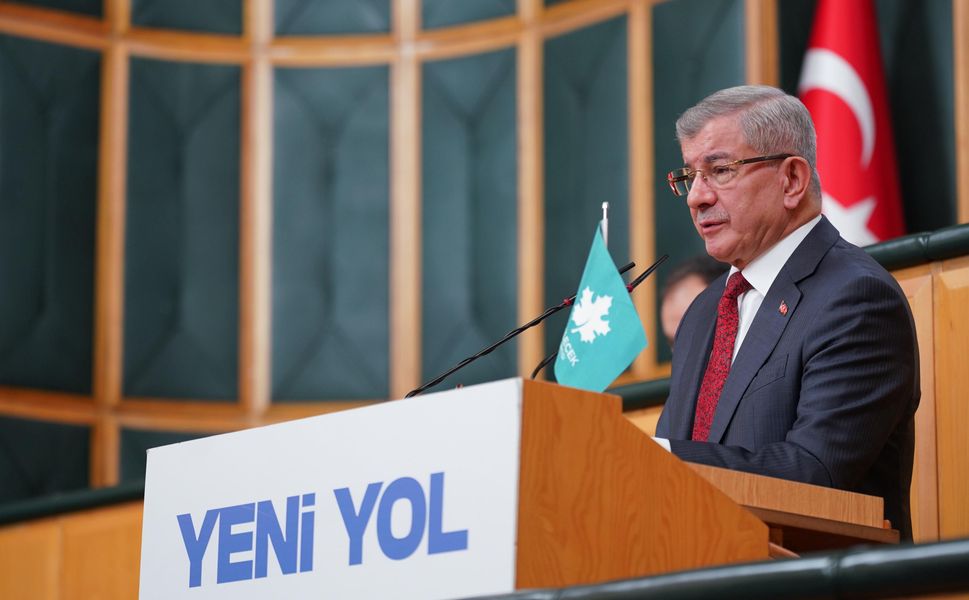 Ahmet Davutoğlu’ndan ABD ve İran’a Sert Uyarı