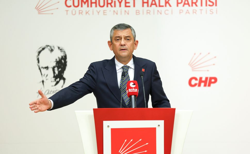 Özgür Özel’den sert çıkış: Teslim olmayacağız