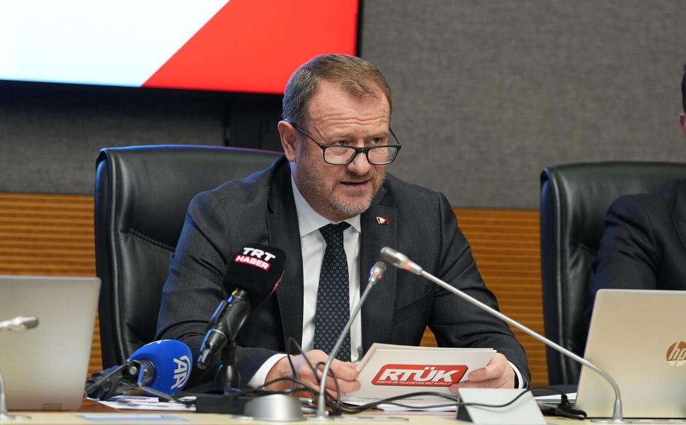 Sosyal Medyada Yaş Sınırı Tartışması