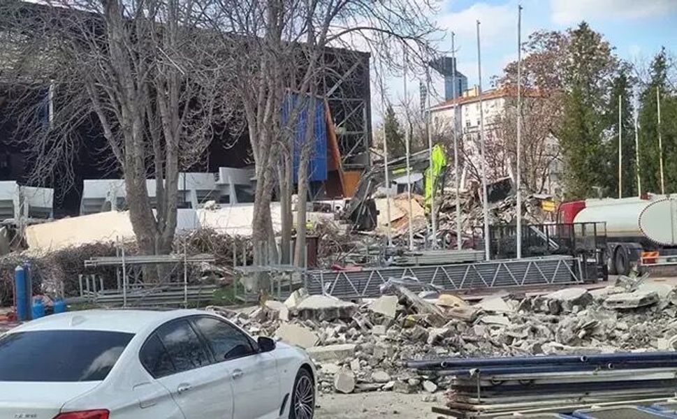 Ankara’da Yıkım Sırasında Duvar Çöktü!