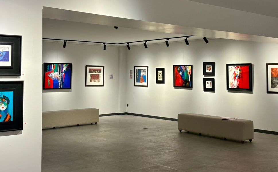 Hayati Misman’dan “Zamansız Formlar” ile Sanat Yolculuğu