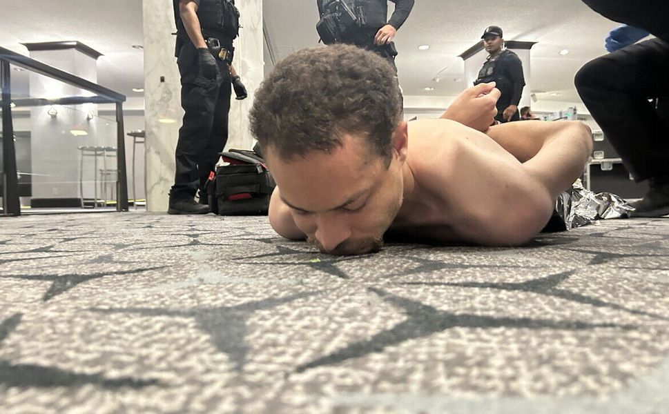 Beyaz Saray Yemeğinde Silah Sesleri: Trump Salondan Çıkarıldı