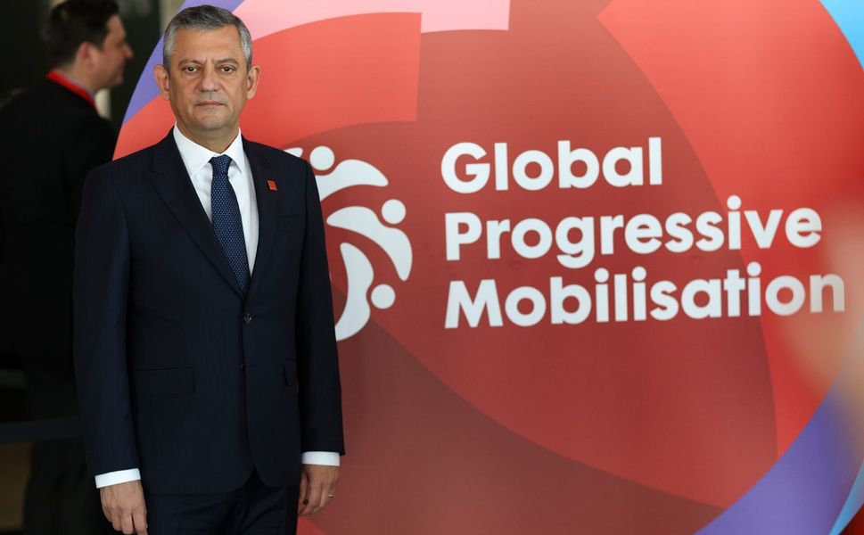 CHP Lideri Özgür Özel’den Dünya’ya Mesaj