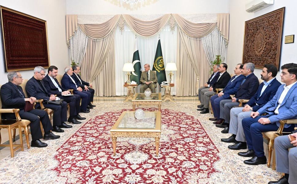 İran Dışişleri Bakanı Arakçi, Pakistan Başbakanı ile bir araya geldi