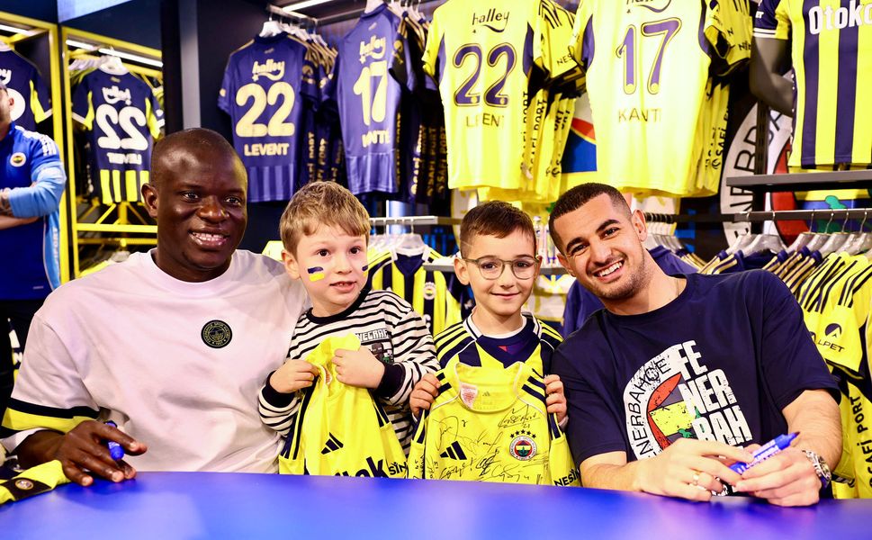 N'Golo Kante ile Levent Mercan Fenerbahçeliler ile buluştu
