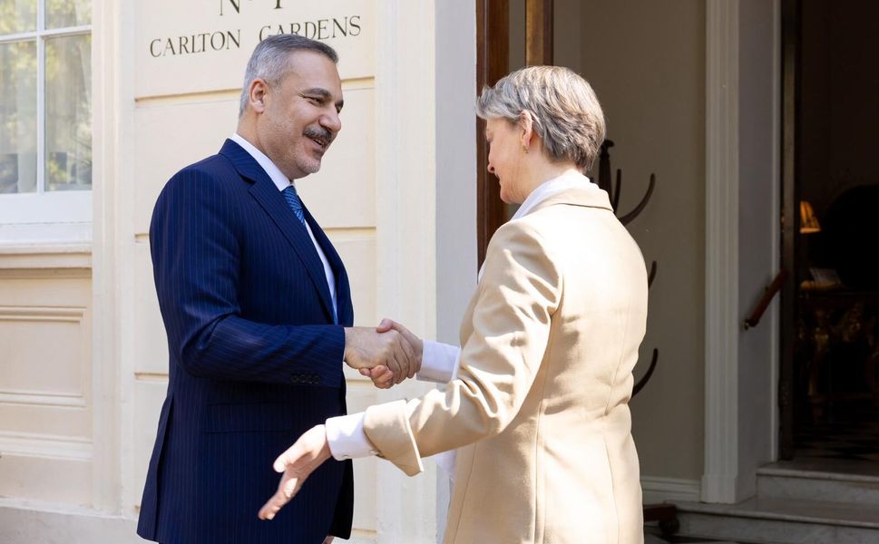 Türkiye İngiltere arasında Stratejik Ortaklık Çerçeve Belgesi imzalandı