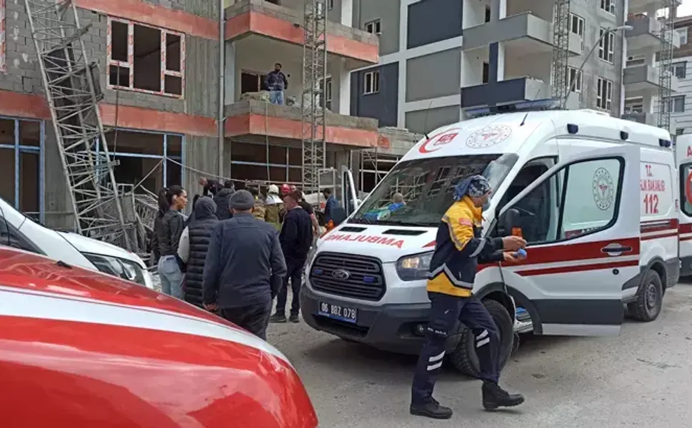 Kahramankazan’da İnşaat Kazası: İskele Çöktü, 3 İşçi Yaralandı