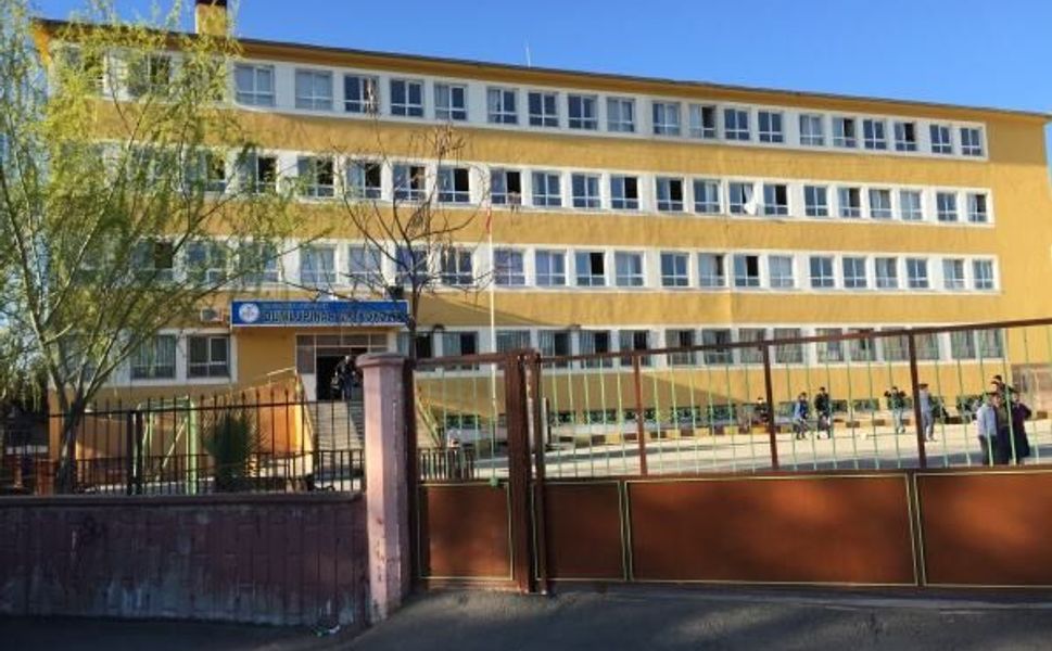 Siverek'te Okulda Öğretmene Bıçaklı Saldırı!