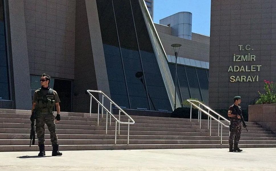 İzmir'deki 'İZBETON' soruşturmasında 9 şüpheli adliyede