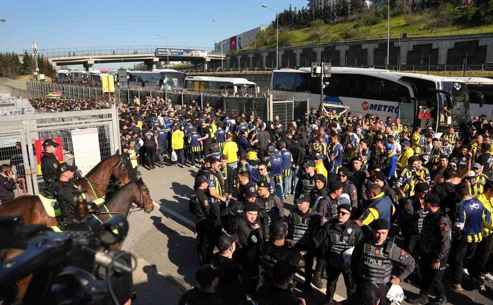 Fenerbahçe taraftarı derbi için RAMS Park'ta