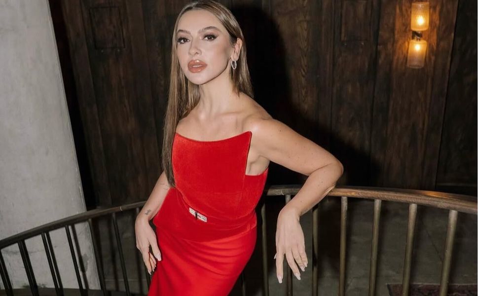 Hadise'nin Sahne Kostümüne Skandal Benzetme!