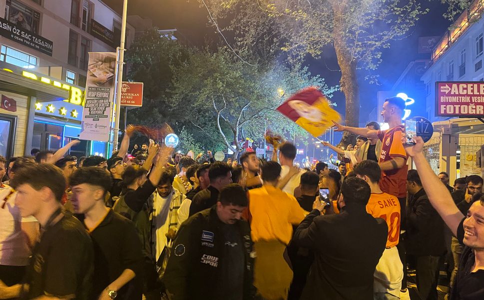 Galatasaray taraftarlarından Ankara’da coşkulu kutlama