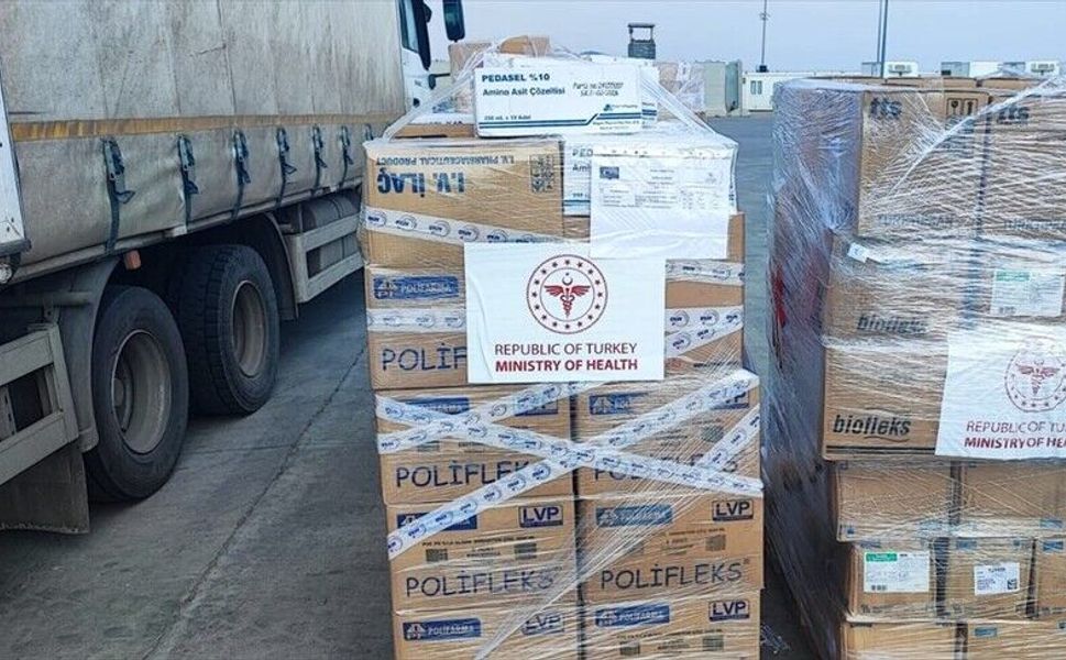 Türkiye’den İran’a 9 TIR’lık Sağlık Desteği