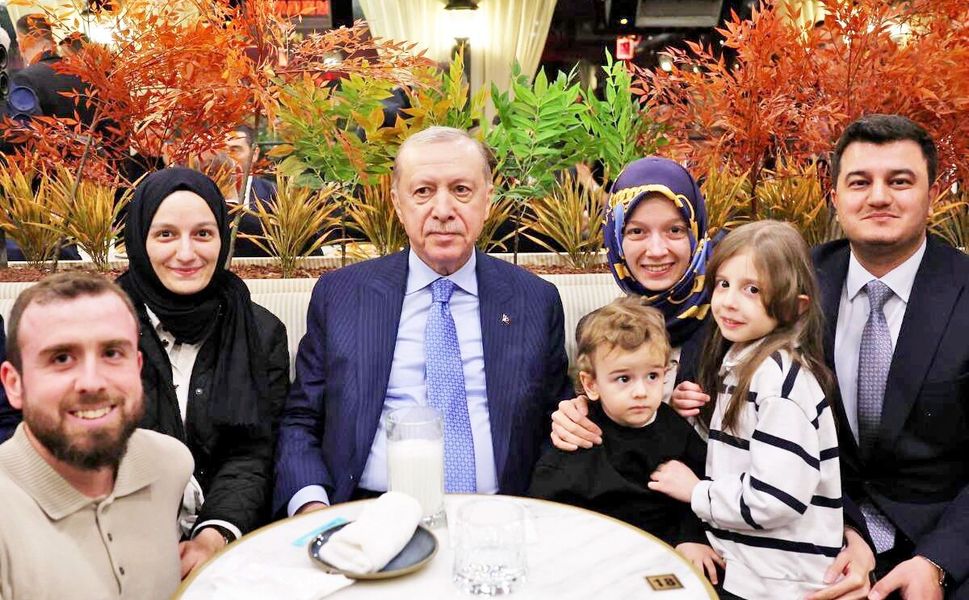 Cumhurbaşkanı Erdoğan’dan Saraçoğlu Mahallesi'ne sürpriz bir ziyaret