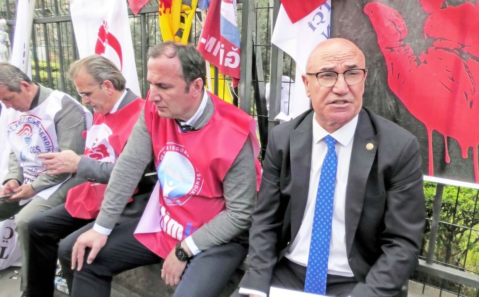 Okullarda Şiddet Patlaması: Siyaset ve Sendikalardan Sert Tepki