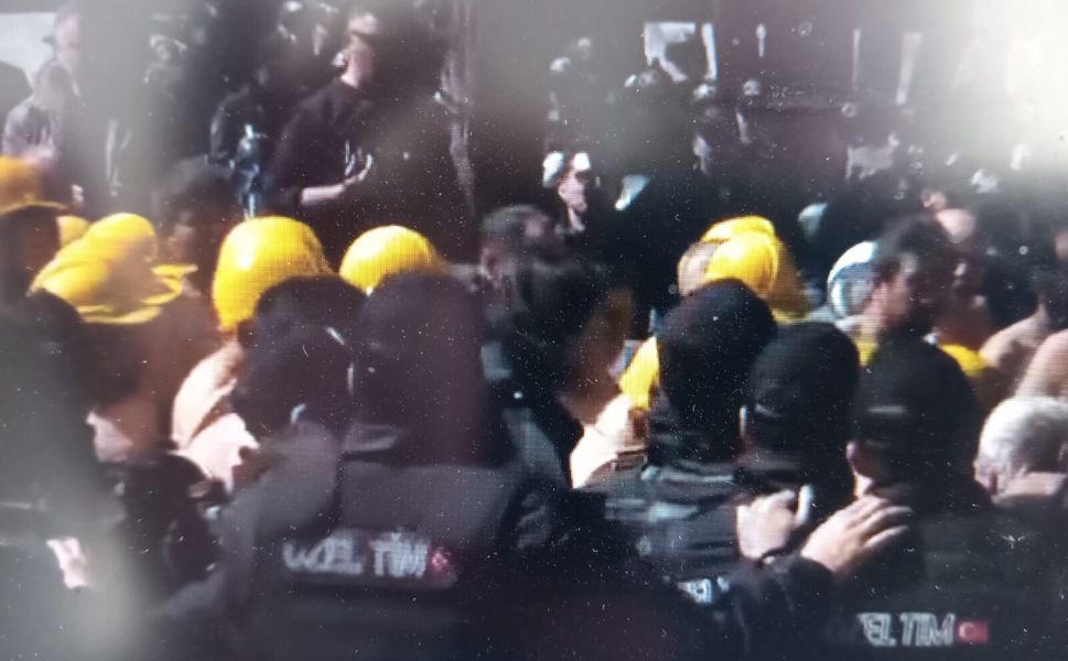 EYLEMDEKİ MADEN İŞÇİLERİNE POLİS ABLUKASI