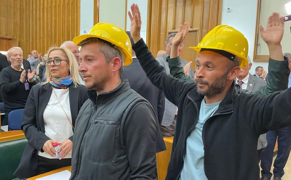 MADEN İŞÇİLERİ ALKIŞLARLA KARŞILANDI