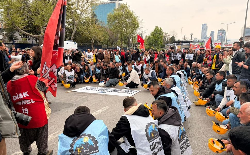 Ankara'da Coşkulu 1 Mayıs Kutlaması: "Halkımız, holdingler yalan söylüyor"
