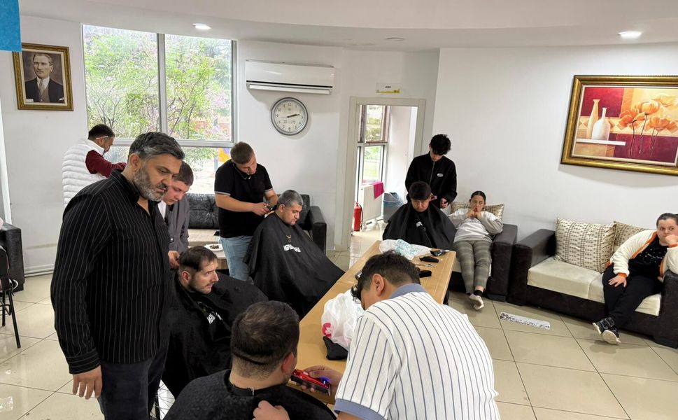 Pursaklar’da Bayram Öncesi Anlamlı Hizmet: Özel Bireylere Ücretsiz Tıraş Desteği