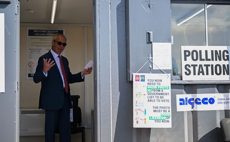 İngiltere’de Sandıkta Büyük Sürpriz
