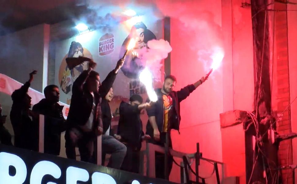 Taksim Meydanı'nda şampiyonluk kutlamasında kavga çıktı!