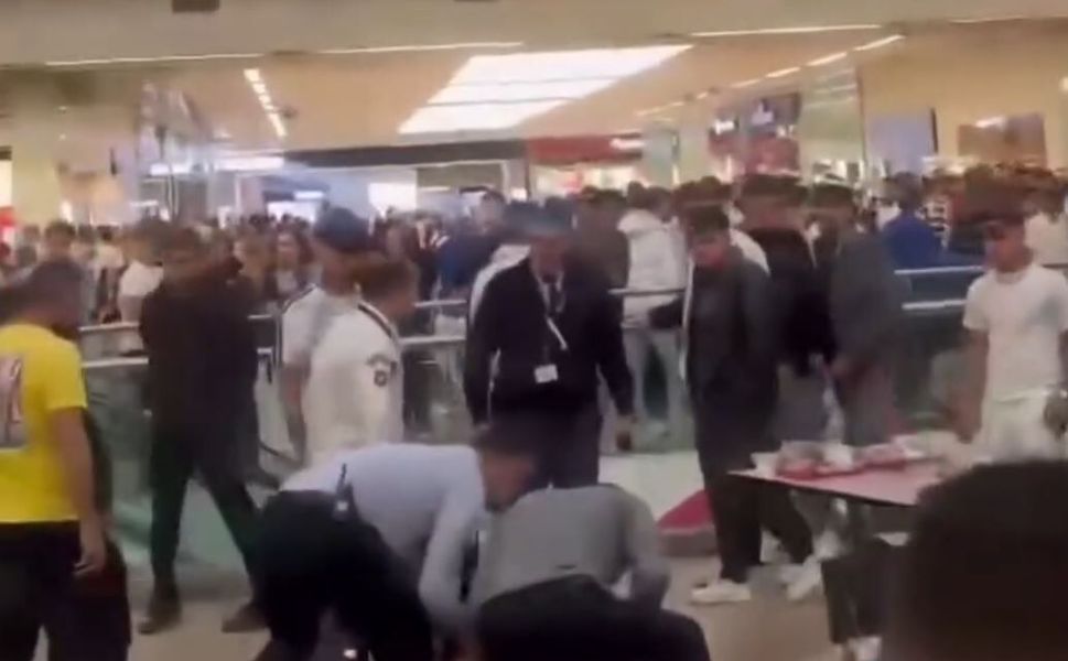 Yenimahalle’de AVM’de Bıçaklı Kavga: 2 Yaralı