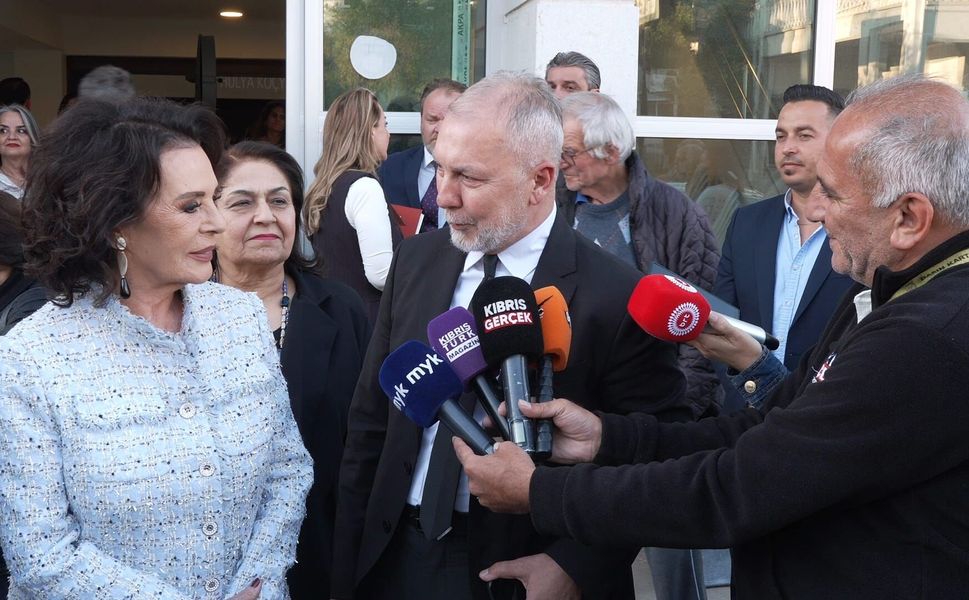 Yeşilçam’ın yıldızı Hülya Koçyiğit’e KKTC’de yoğun ilgi