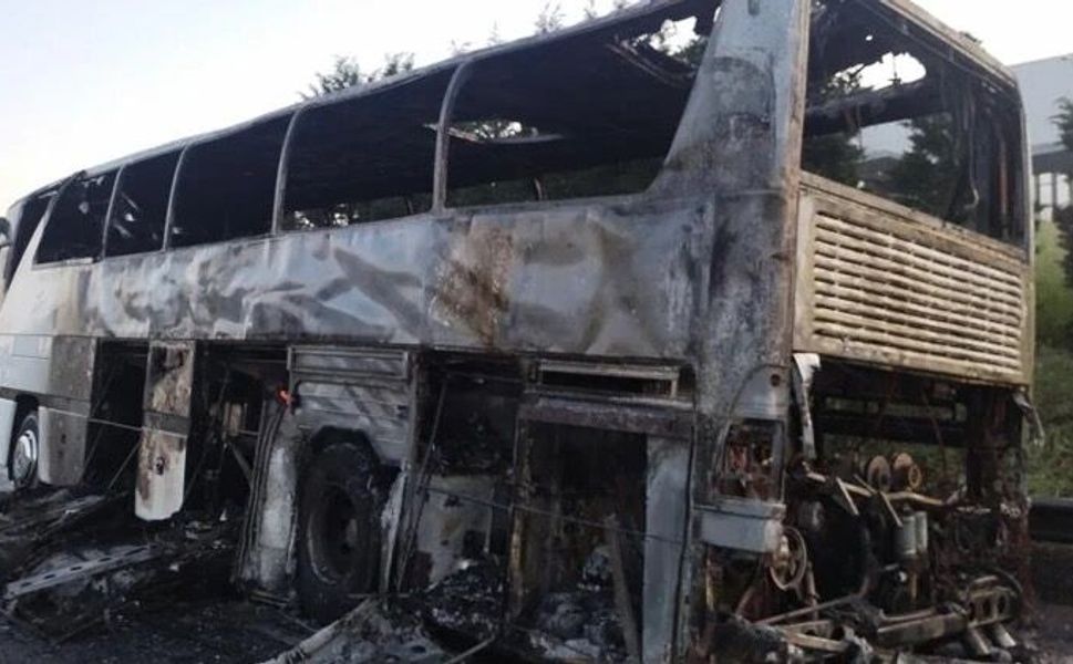 Tuzla TEM Otoyolu'nda Tur Otobüsü Alev Aldı!