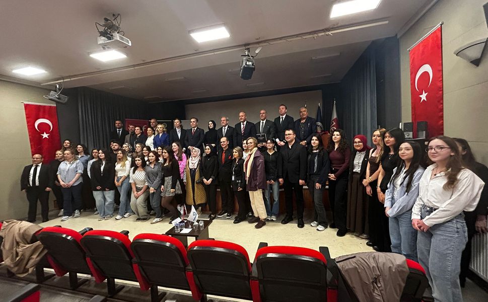 Ankara Üniversitesi’nde “ 15 Temmuz Manşetleri Gazetecilik Atölyesi” Devam Ediyor!