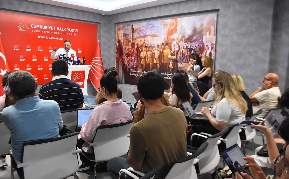 CHP İzmir’de Gerilim: Gümrükçü’den Tugay’a Dönüş Çağrısı!