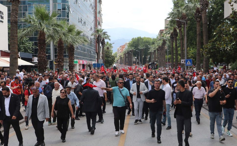 Özgür Özel: Bankın Üstündeyiz Ama Milletin Gönlündeyiz