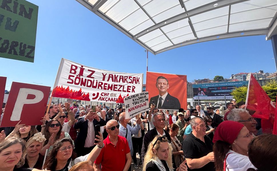 Özgür Özel Trabzon’da: “Sandığı koruyacağız, iktidara birlikte yürüyeceğiz”