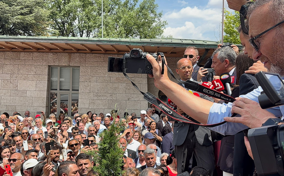 CHP Liderinden Sert Çıkış: “Meclis Kapısındaki Girişimi Geri Püskürttünüz”