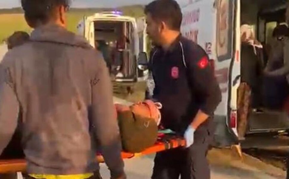 Polatlı'da tarım işçilerini taşıyan minibüs şarampole devrildi: 4 yaralı