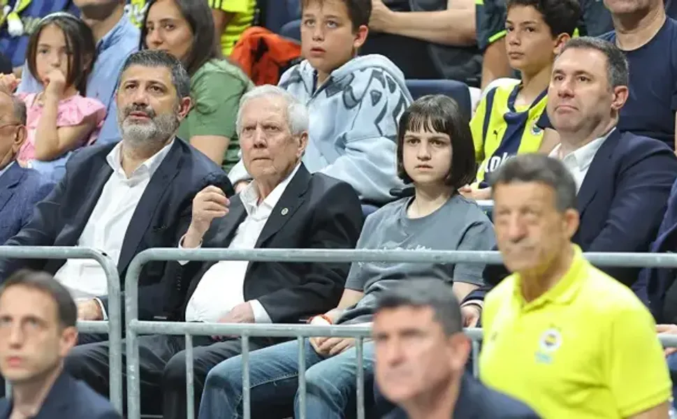 Aziz Yıldırım'ın izlediği maçta Beşiktaş'tan Fenerbahçe'ye büyük darbe