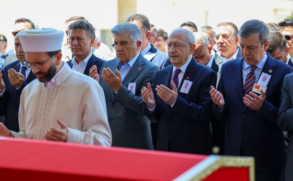 Kılıçdaroğlu Cenaze Törenine Katıldı