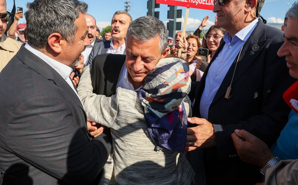 Özgür Özel Tekke'den çağrı yaptı: "Yeni mücadelenin rotası yürüyüştür"